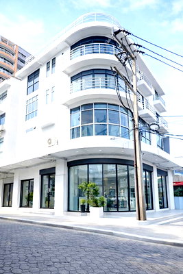 เช่าอาคารพาณิชย์ วิทยาลัยดุสิตธานี : อาคารพาณิชย์ 4.5 ชั้น 2 คูหาห้องมุม ตลาดเอี่ยมสมบัติ 299ม. 6นอน 4 น้ำ พร้อมดาดฟ้า โชว์รูม MRTศรีนุช 349ม. และ30 ตร.ว. 490 ตร.ม.