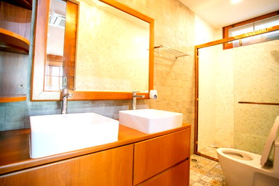Houses for sale Ratchadaphisek Road : LTH15559 -Teak House for Sale Sutthisan | Spacious Private Residence | Near MRT Sutthisan | 18 MB 