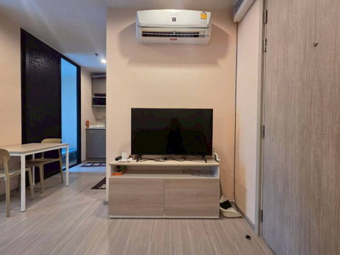 PFD-08417 For Rent Aspire Erawan Prime, Spacious 1-Bedroom on High Floor (28th Fl.) with Clear View, 0 Meters to BTS Chang Erawan 🚇✨