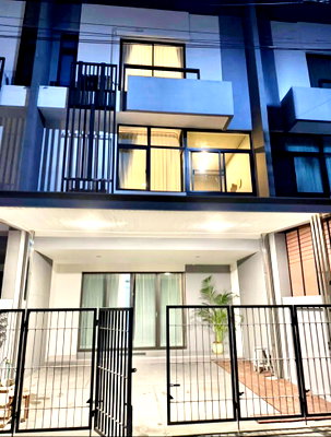 ทาวน์โฮมให้เช่า : ให้เช่าบ้าน เพล็กซ์ เรสซิเดนซ์ นวมินทร์ 111 (Plex Residence Nawamin 111) ถนนเกษตรนวมินทร์ ซอยแจ่มจันทร์
