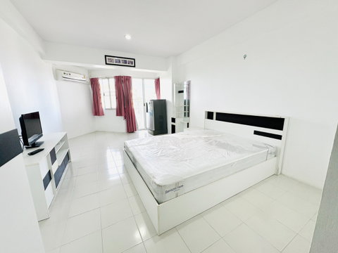 Condo for rent in Srisunthorn, Rayong, on Sukhumvit Road, 7th floor, near Assumption School Rayong.
