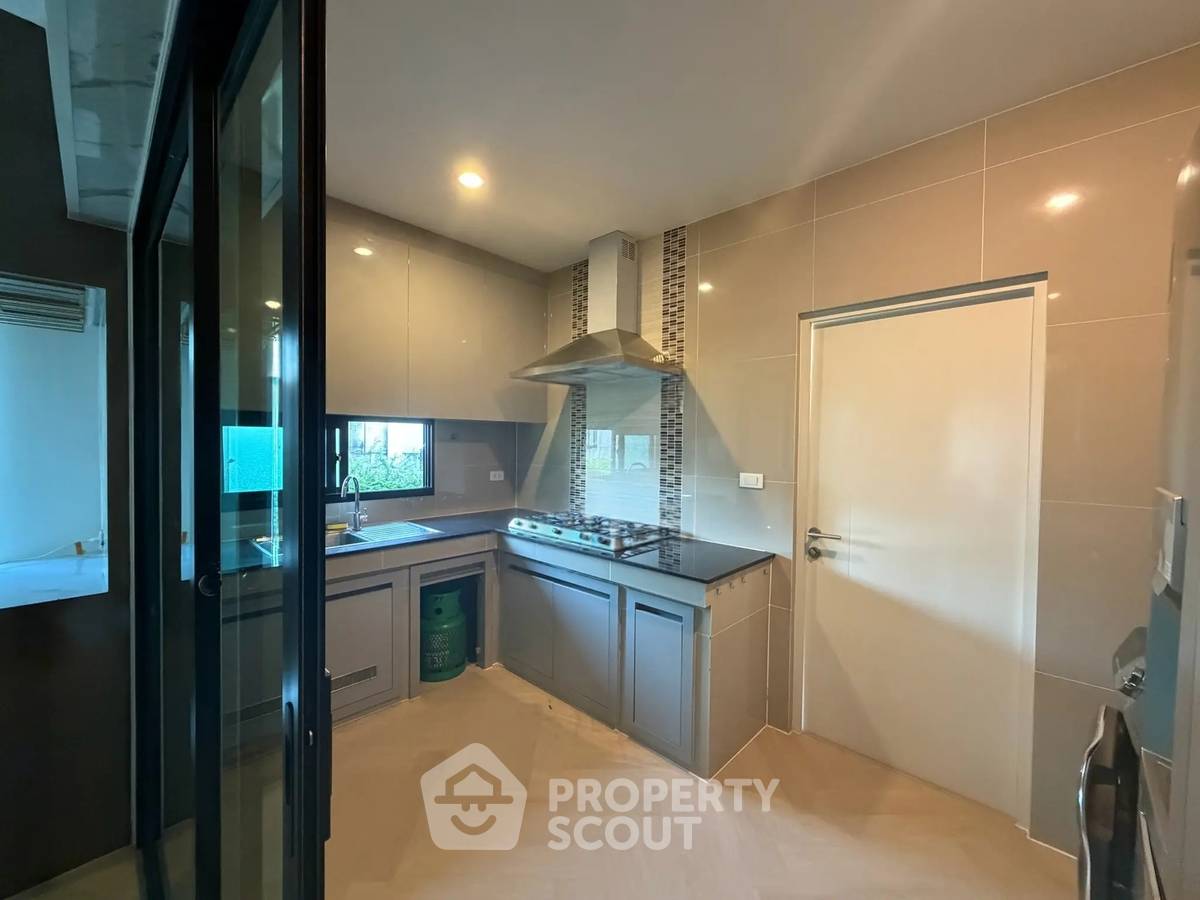 รูป บ้าน 4 ห้องนอนให้เช่า เซ็ตทาซิริ พัฒนาการ (เลี้ยงสัตว์ได้) (ID 2933689) - รูปที่ 7/28