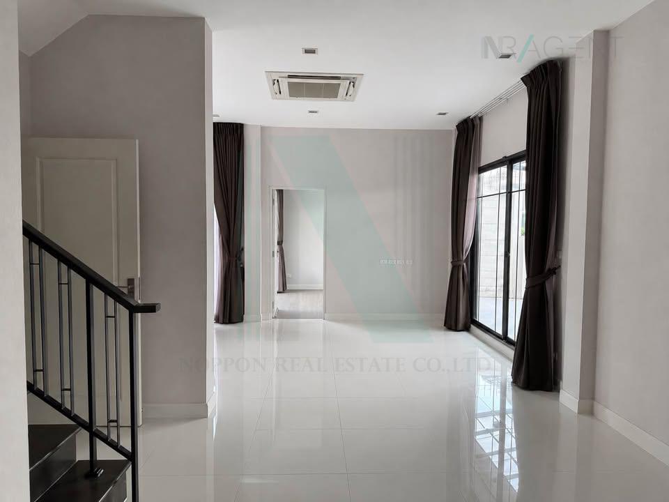 รูป 📌 ให้เช่าบ้านเดี่ยว 2 ชั้น บางกอก บูเลอวาร์ด สาทร - ปิ่นเกล้า 2 4 ห้องนอน 4 ห้องน้ำ - รูปที่ 3/8