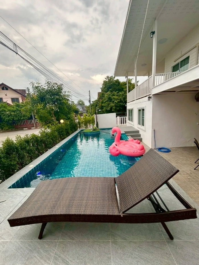 รูป เช่า บ้านพูลวิลล่า 📍หมู่บ้านขวัญเวียง #พลูวิลล่าบ้าน 2 หลังเชื่อมติดกัน ใกล้แม็คโครหางดง , โรงเรียนนานาชาติลานนา , สนามบินเชียงใหม่ - รูปที่ 2/13