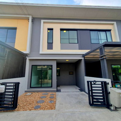 Townhouses for sale พหลโยธิน 52 : Siriplace phahol 52 for sale undermarket price