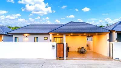 เช่าบ้านเดี่ยว ชลบุรี : Pool Villa for Rent East Pattaya Modern Luxury Private Garden
