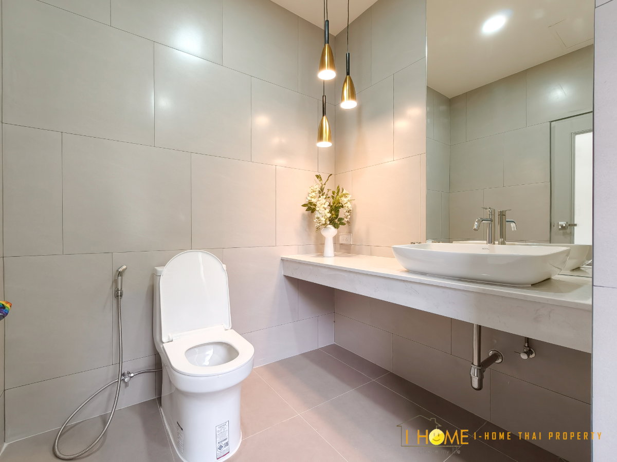 รูป ขายบ้านเดี่ยวชั้นเดียว นอกโครงการ  ใกล้สิ่งอำนวยความสะดวก ตลาด ห้างสรรพสินค้า   #CMR100282  - รูปที่ 33/41
