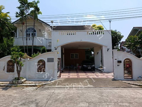 🏡Baan Suannakarin Nakarin is located in the Srinakarin area, a great location with convenient transportation and a peaceful atmosphere.🚘