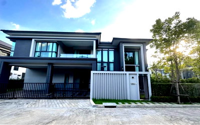 Houses for rent The Paseo Park Kanchanaphisek : 🏡🔥 For Rent: Ultra Luxury House at The City Pinklao–Borom 2, corner plot, rare item, with private garden.