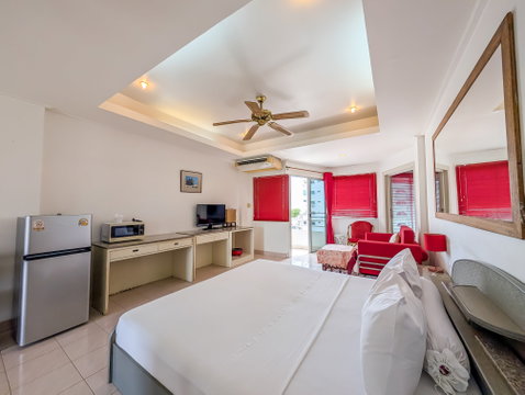 Somphong Condotel Studio for Sale Connecting Unit Na Jomtien