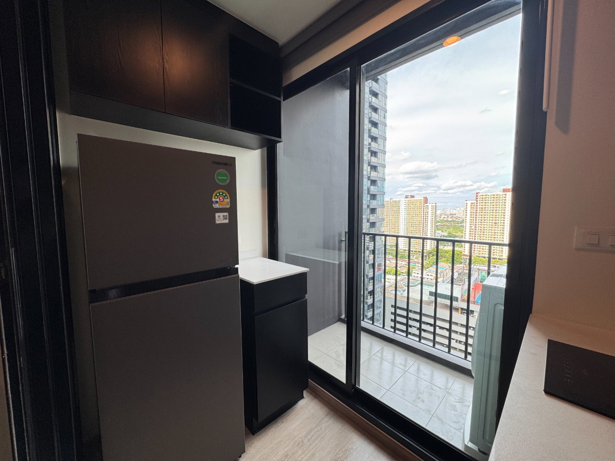 picture Nue District R9 1st hand ð§ļâĻWelcome our 1st tenant ð - 8/15