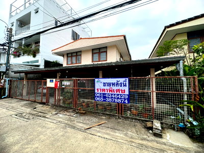บ้านเดี่ยว ลาดพร้าว 107 : ขายบ้านเดี่ยว 2 ชั้น หมู่บ้านสังข์สิทธิ์ แยก 6 ใกล้ BTS สถานีโชคชัย 4 **ราคา 5.9 ล้าน** (N.2093)
