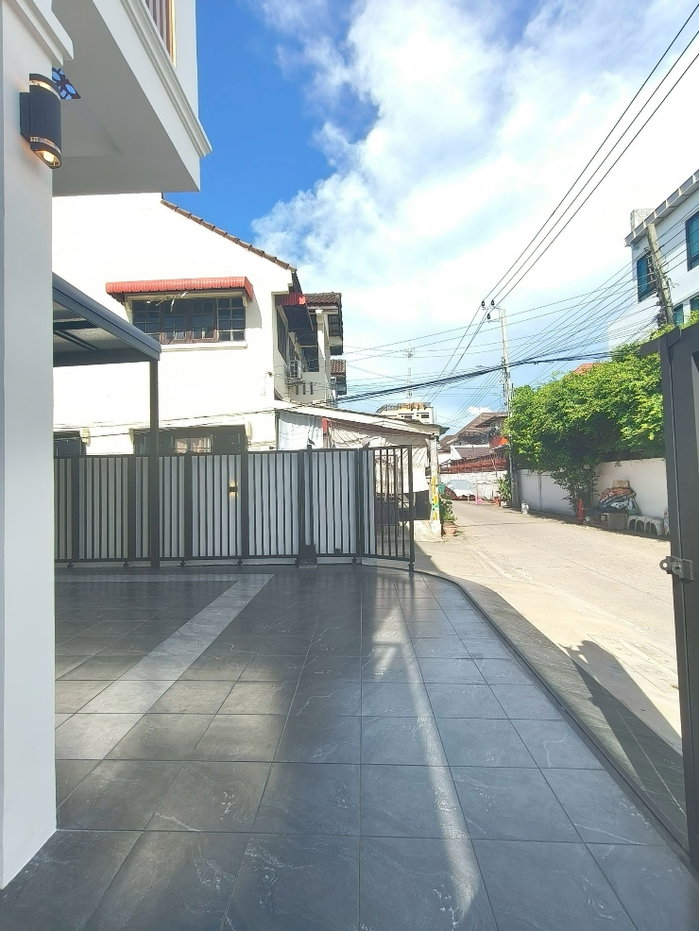 รูป บ้านเดี่ยว นวมินทร์127 บ้านนอกโครงการ ฟรีค่าส่วนกลาง จอดรถ 4 คัน นัดชมบ้านจริง085-318-6868คุณวา - รูปที่ 10/36