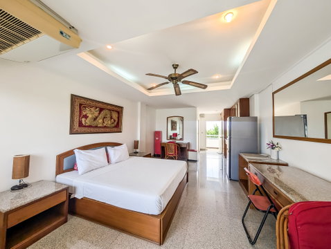 Somphong Condotel Studio for Sale Na Jomtien Sea View Condo
