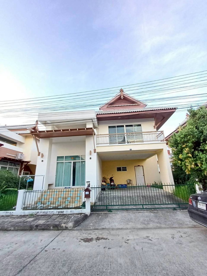 รูป บ้านในหมู่บ้านเงียบสงบมือสองสภาพใหม่หลังใหญ่ ใกล้โรงเรียนนานาชาติ #CSS101893 - รูปที่ 1/11