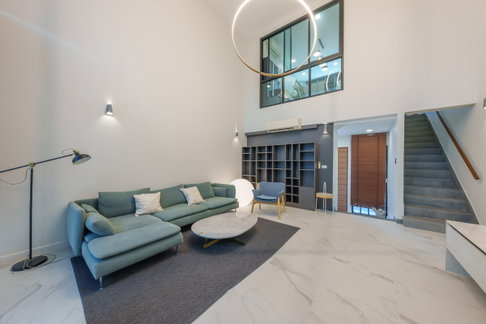 (ปล่อยเช่า) Townhome 3.5 ชั้น บ้านหลังมุม ตกแต่งสวยด้วยเฟอร์นิเจอร์นำเข้าและหินอ่อนแท้  📍ซอยเสริมสุข ประชาชื่น — ใกล้ทางด่วนและรถไฟฟ้า
