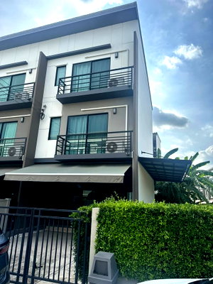Townhouses for rent : ME2500156 Townhome For Rent Baan Klang Muang Srinakarin Onnut 