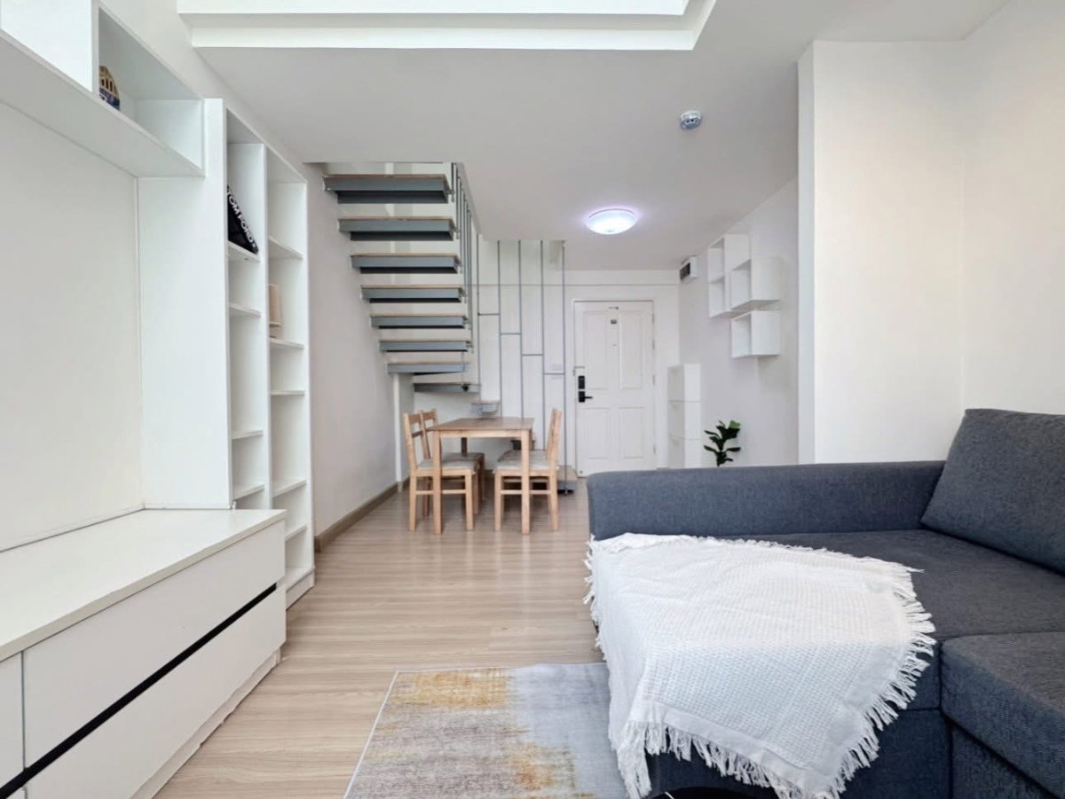 รูป ☘️Zoom Condo 49 Duplex 2 ชั้น แต่งครบ ห้องสวย ใกล้ ม.กรุุงเทพ ☘️ - รูปที่ 4/10