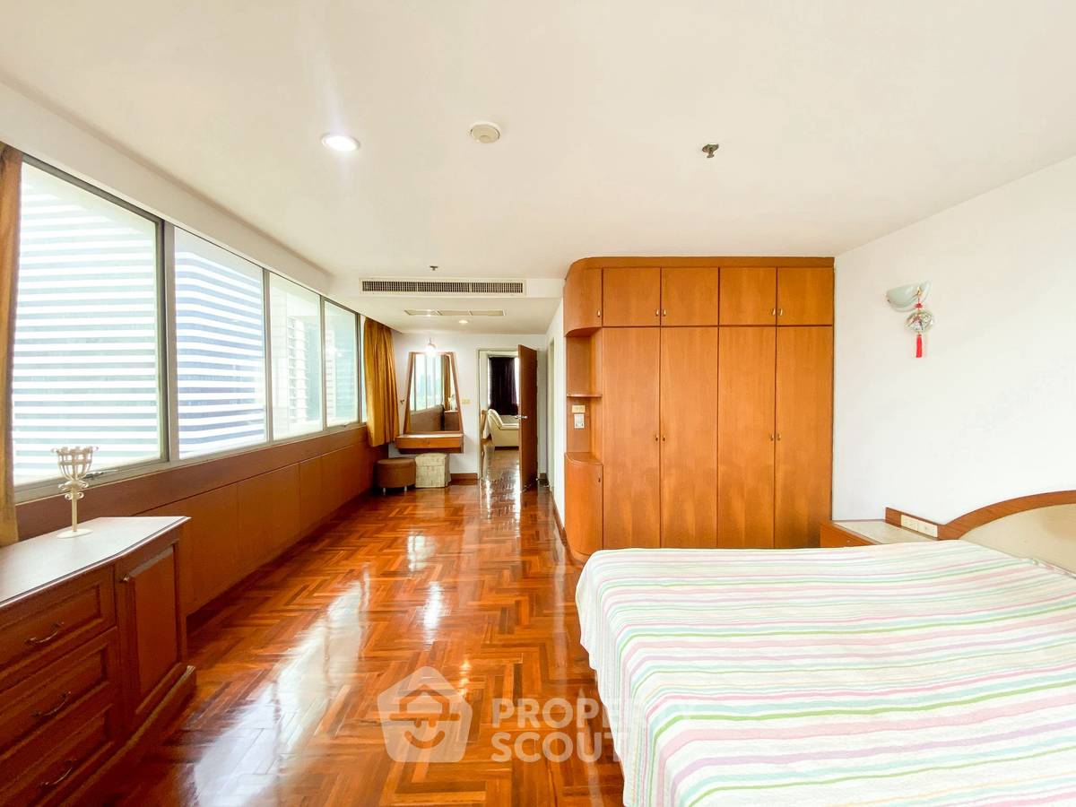 picture 21st-Floor 2-BR 133 Sqm Asoke Place For Sale Near MRT Sukhumvit (ID 2937231) - 9/13