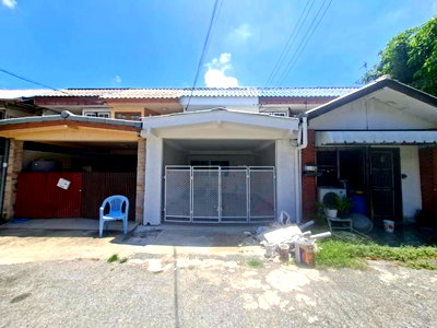 ขายทาวน์โฮม : ขายบ้านทาวน์เฮ้าส์ 2 ชั้น บ้านรีโนเวทใหม่ หมู่บ้านอยู่สบาย (ซอย 4) ซอยกรุงเทพกรีฑา 8 แยก 3 (ใกล้สนามกอล์ฟ) (N.2147)