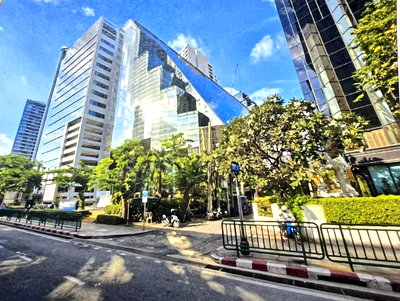 Office for rent : Office space for rent, Siripinyo Building, near BTS Phaya Thai and Airport Link Phaya Thai, 10th floor, area 23.94 sq m., rent 15,561 baht/month 