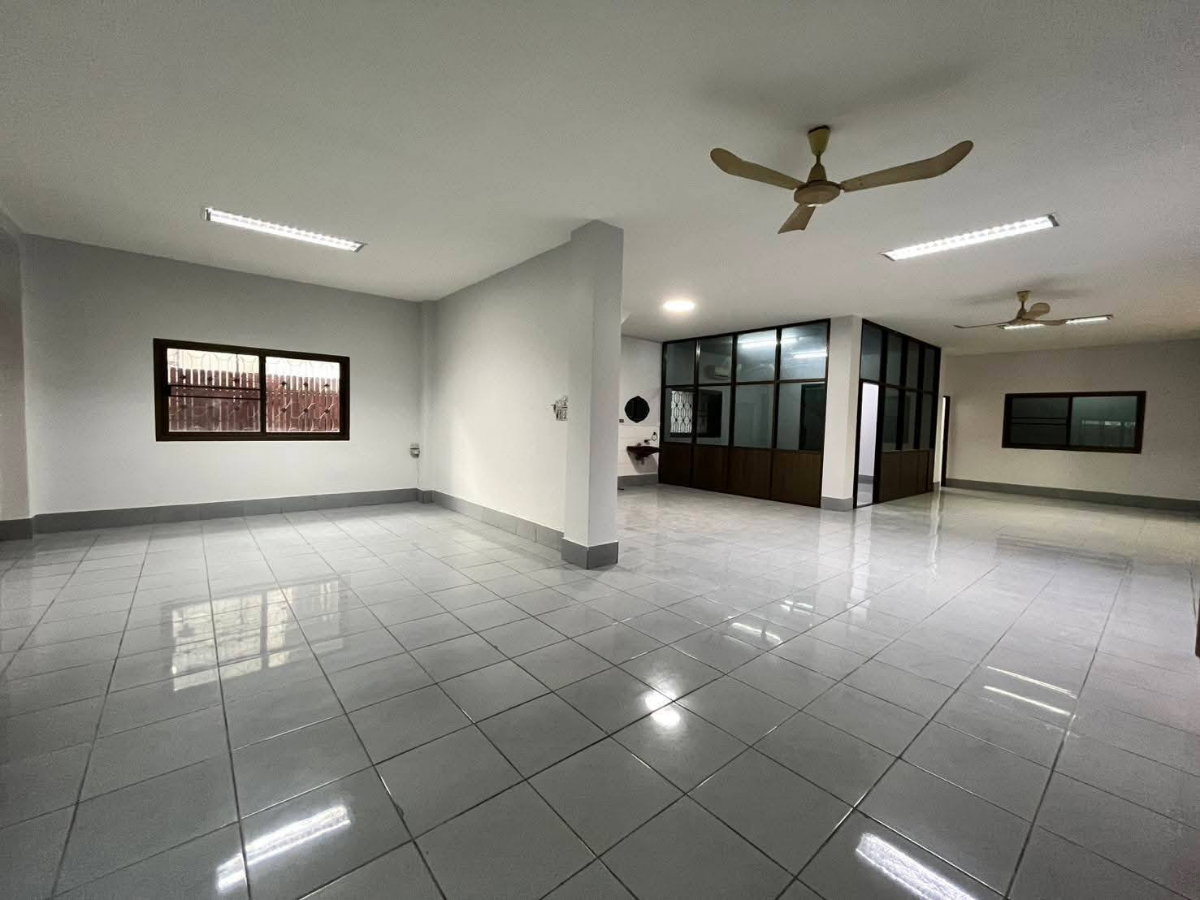 รูป 🏢✨ ให้เช่าอาคาร Stand Alone Office — รัชดาภิเษก 3 อาคารขนาดใหญ่ เหมาะทำสำนักงาน บริษัท คลินิก หรือพักอาศัยพร้อมทำงาน - รูปที่ 13/15