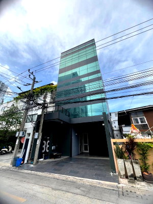Home office for rent Watthana : 🏢✨ 5-Storey Building for Rent — Prime Thonglor 23 Location Large luxury building, ideal for residential living or Home Office use