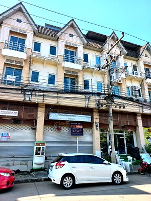 อาคารพาณิชย์ ม.อีสเทิร์นเอเชีย : อาคารพาณิชย์ 3.5 ชั้น เนื้อที่ 17.6 ตร.ว. หมู่บ้านสถาพร คลอง 4 ธัญบุรี