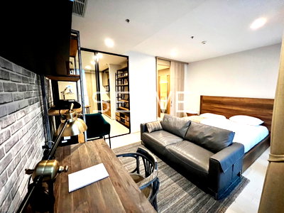 Condos for sale : Studio with Partition Nice Decorate High Fl. 15+ Perfect Location BTS Phloen Chit at Noble Ploenchit Condo / For Sale