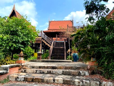 กิจการ ปราจีนบุรี : โรงแรมใกล้แม่น้ำแควใหญ่ แก่งหินเพิง ถนนบ้านสระแท่น-บ้านสะพานดิน ตำบลสำพันตา อำเภอนาดี จังหวัดปราจีนบุรี30011-0001 ธนกฤา