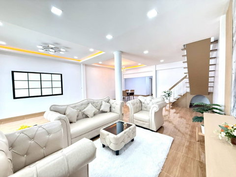 ขายบ้านเดี่ยว 2 ชั้น 45 ตร.วา ม.ทหารกองหนุน รามอินทรา109 ซ.พระยาสุเรนท์28 5ห้องนอน 3ห้องน้ำ