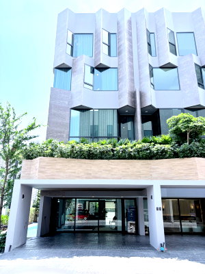 ทาวน์โฮม วิทยาลัยพณิชยการบางนา :  บ้านหรู Private เพียง 16 ยูนิต ใจกลางสุขุมวิท  The Park Lane 15 (สุขุมวิท–แบริ่ง)