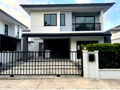Houses for rent Samut Prakarn : House for rent Britania Bangna-Suvarnabhumi (KM. 26) 4beds 3 bath 160 sqm K.Bee 064146-6445 (280AGBE)