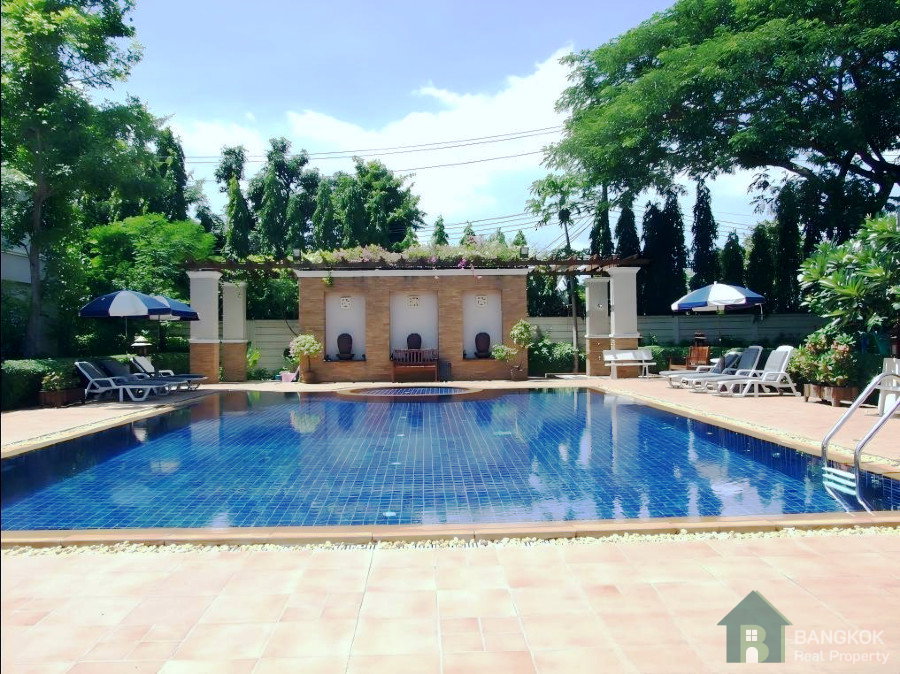picture Thonglor | Spacious Detached 4 Bed 5 Bath House with Shared Pool - 9/9