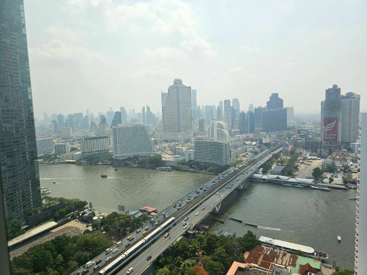 picture Bann Sathorn.            Chaopraya - 8/8