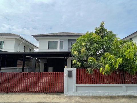 ให้เช่า บ้านเดี่ยว บริทาเนีย บางนา สุวรรณภูมิ กม.26 4 ห้องนอน 3 ห้องน้ำ 160 ตร.ม 39,000 คุณบี โทร 064-146-6445 (281AGBE)