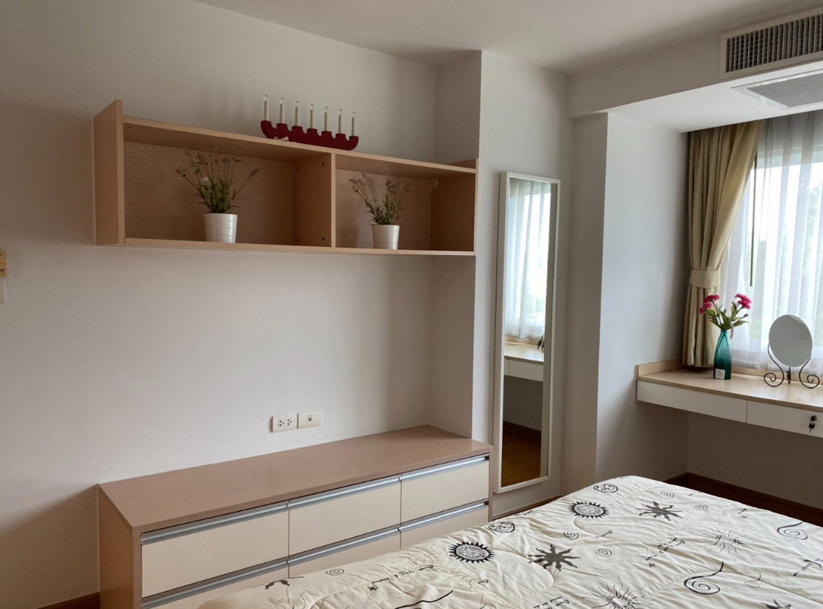 picture  Residence                    52  - 8/13