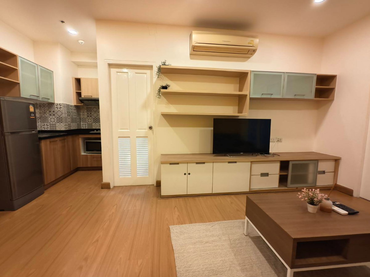รูป 🏙️ ห้องใหญ่หายาก ใกล้อนุสาวรีย์ชัย ✨ ชั้นสูง วิวโล่ง 🚆 เดินทางสะดวก เฟอร์ครบ ว่างแล้วตอนนี้!! 🛋️💖 - รูปที่ 3/9