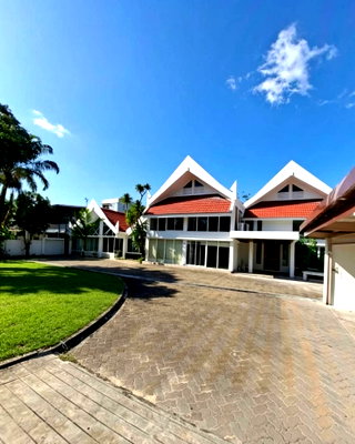 เช่าบ้านเดี่ยว โรงเรียนเซนต์แอนดรูส์อินเตอร์เนชันแนล กรุงเทพ : ให้เช่าบ้านสุขุมวิท เอกมัย ที่ดินเกือบ 1 ไร่ พื้นที่ใช้สอย 800 ตร.ม. อยู่อาศัย หรือทำโฮมออฟฟิศ สำนักงาน ธุรกิจได้ 160,000 ทำเลดี มีสวนเยอะ