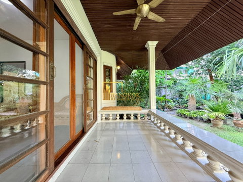 Affordable 2 Bedroom House For Rent in Ekkamai Area - BR28339SH