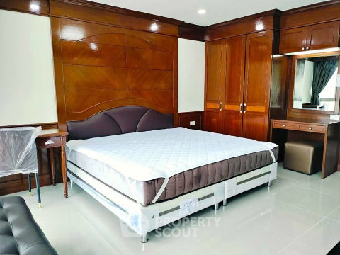 Well-Priced 1-BR Condo At Sukhumvit Suite, 18th Floor Near BTS Nana (ID 2947094)