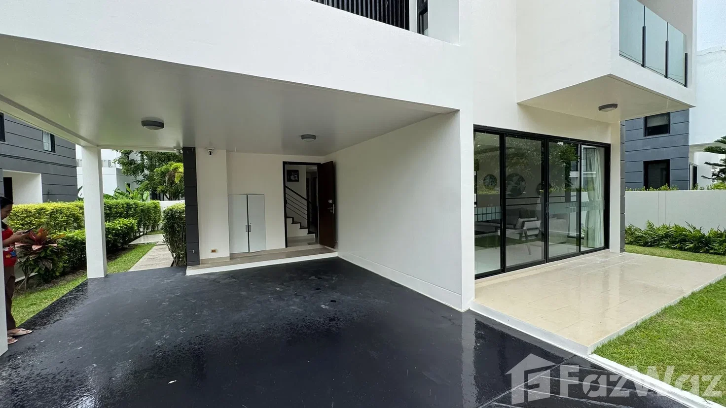 รูป Modernist Precision with an Elevated Aquatic Crown 6401735 - รูปที่ 10/25