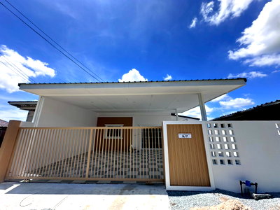 บ้านแฝด ชลบุรี : ขายบ้านแฝดศรีราชา สไตล์บ้านเดี่ยว ชั้นเดียว รีโนเวทใหม่ทั้งหลัง ต.หนองขาม (นอกโครงการ)
