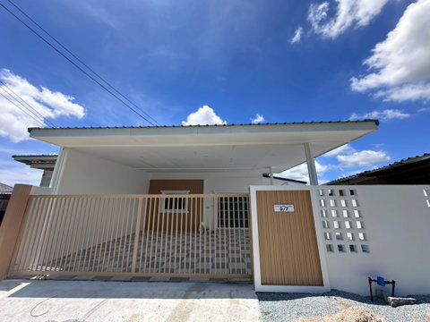 ขายบ้านแฝดศรีราชา สไตล์บ้านเดี่ยว ชั้นเดียว รีโนเวทใหม่ทั้งหลัง ต.หนองขาม (นอกโครงการ)