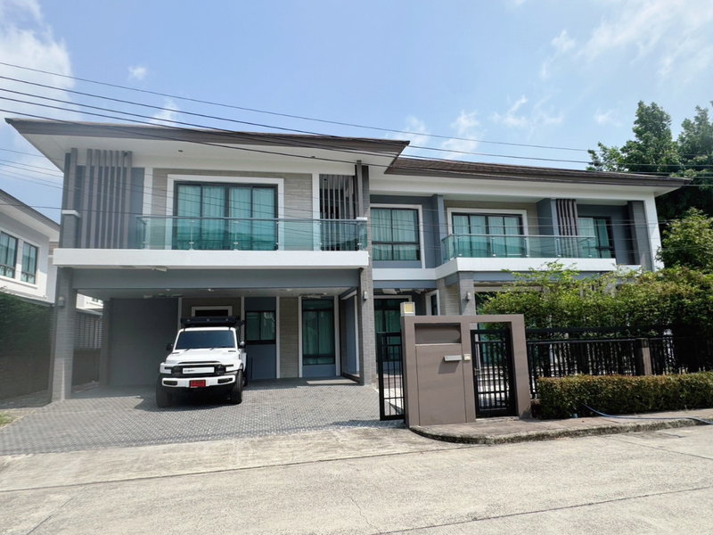 Houses for rent : ✨ For Rent: The Plam Pattanakarn  ✨  💰 Only 190,000 THB/month