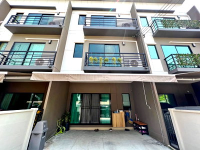 Townhouses for rent Don Mueang Airport : R3035 Townhome For Rent Baan Klang Mueng Phaholyothin Ramintra