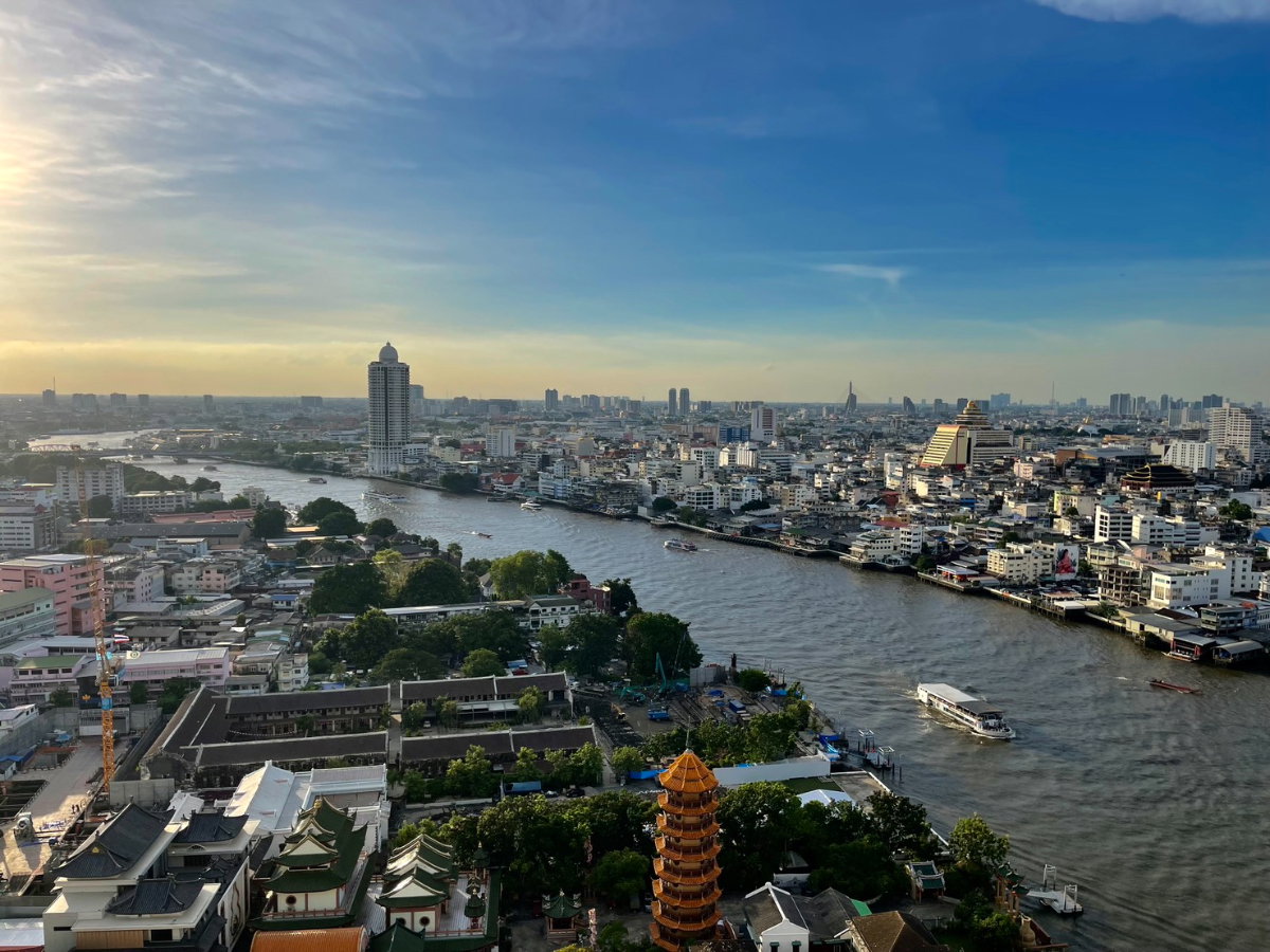 picture Condo for RENT : Baan Chao Praya 𝐒𝐢𝐳𝐞 : 66 sqm. 𝐓𝐲𝐩𝐞 : 1 Bed 1 Bath / Balcony / River View 𝐅𝐥𝐨𝐨𝐫 : 25th - 9/12