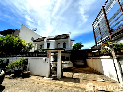 Houses for sale Ratchadaphisek Road : 5 Bedroom House for sale in Din Daeng, Bangkok  6383865