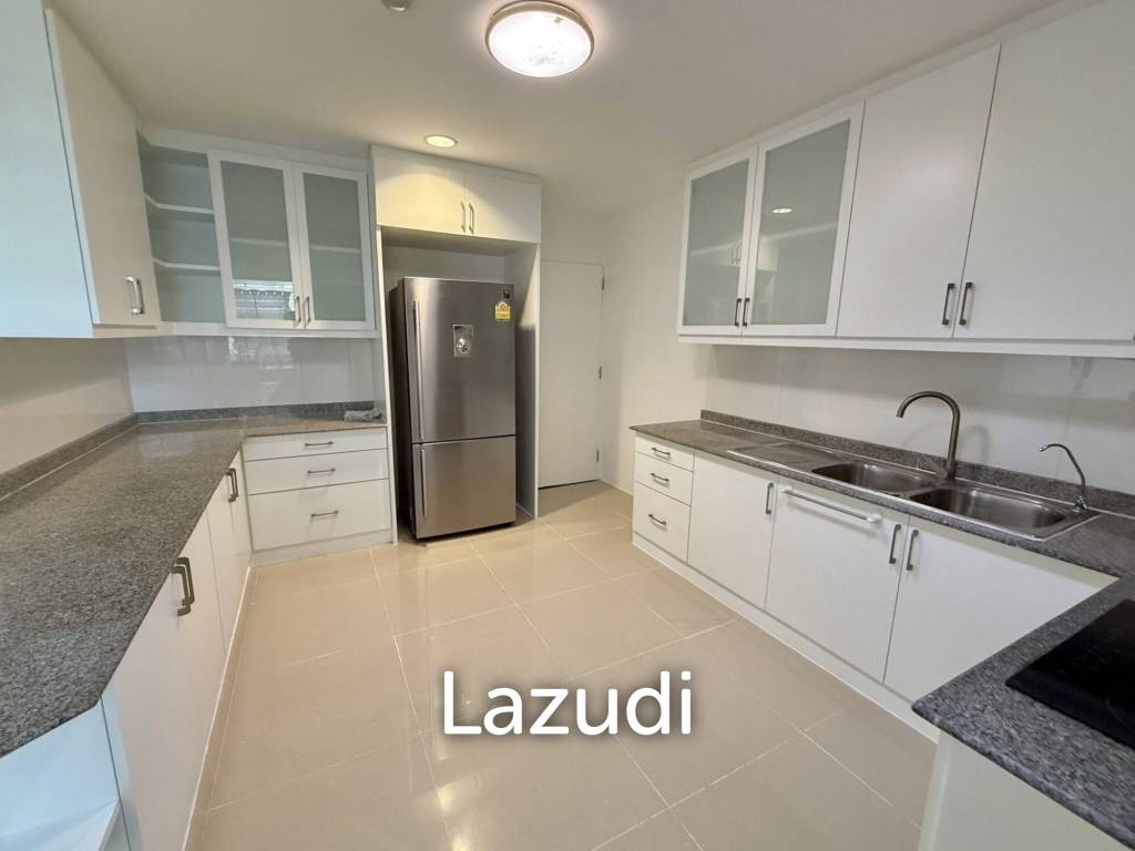 รูป 236 sqm 3 Bed Condo on High Floor in Khlong Tan Nuea Bangkok - รูปที่ 13/15