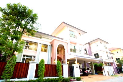 ขายบ้านเดี่ยว : ขาย บ้านเดี่ยว แกรนด์ บางกอก บูเลอวาร์ด รัชดา – รามอินทรา 2 ขนาด 96 ตร.วา. พื้นที่ใช้สอย 487 ตรม. สวยหรู ตกแต่งครบ พร้อมเข้าอยู่